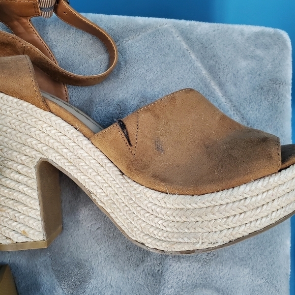 American Rag tan platform woven sandals 7 - Picture 11 of 16